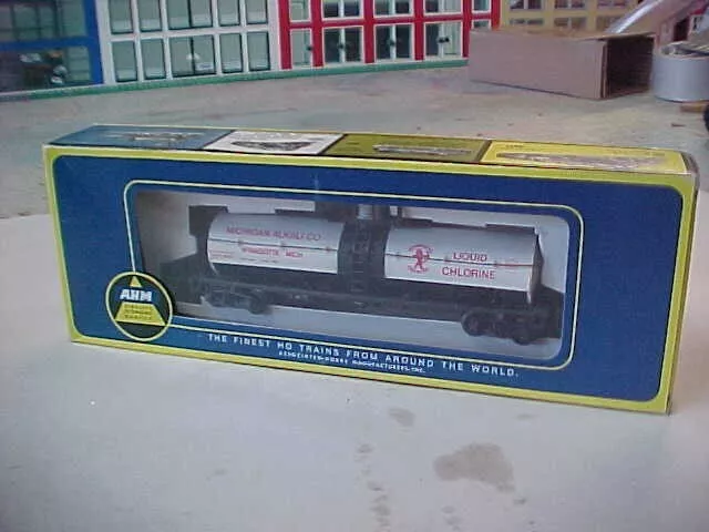 NIB - AHM HO Scale No.5276E American Chemicals Tank Car - NIB