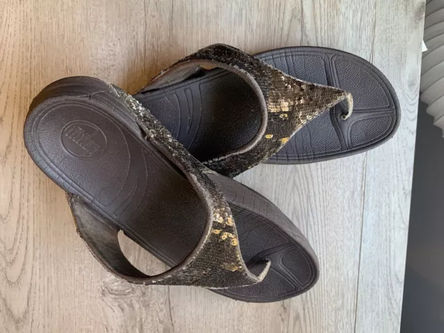 FitFlop LULU Shimmer foil Toe-Post wedge Sandals