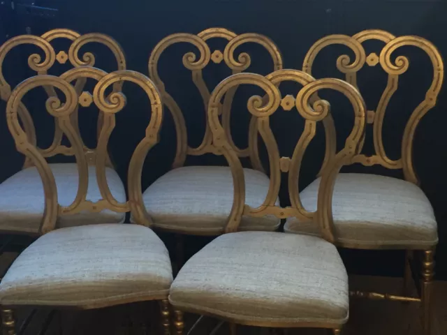 Suite de 5 chaises de théâtre Napoléon III en bois doré, retapissées