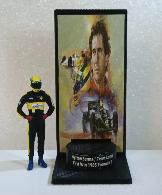 Figurine 1/43 Ayrton Senna 1985 Lotus Première Victoire + Podium Formule 1