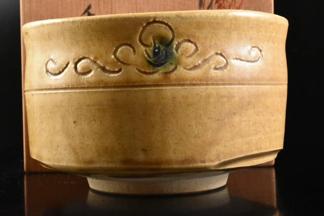 M1974: Japanese Mino-ware Green glaze Flower TEA BOWL w/signed box Tea Ceremony