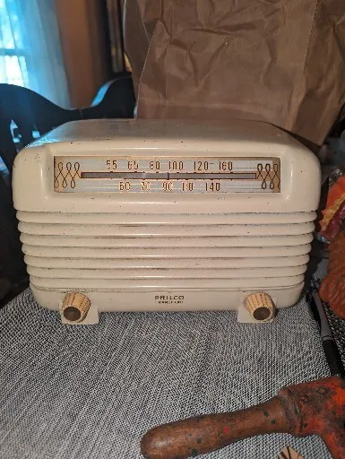 Vintage 1940s Philco Tube Type Table Top Radio