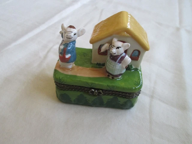 porcelain hinged trinket box. with mr pig going shopping and mrs pig waving bye