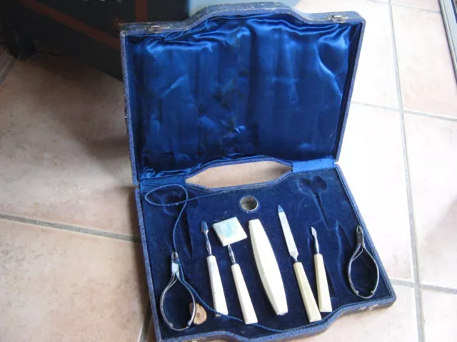 Ancien Coffret de manucure à restaurer