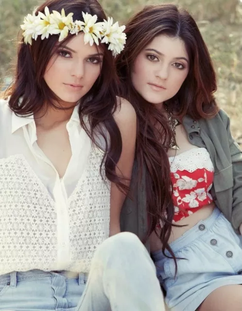 photo 10*15cm 4x6 INCH KENDALL et kylie  JENNER (1156)