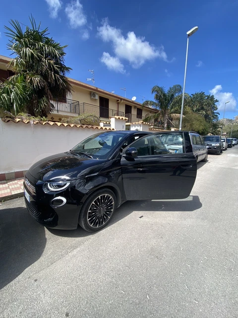 vendo fiat 500 elettrica in ottime condizioni.
