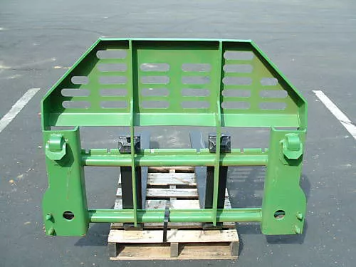 New Pallet Forks for John Deere 500 Loaders 3