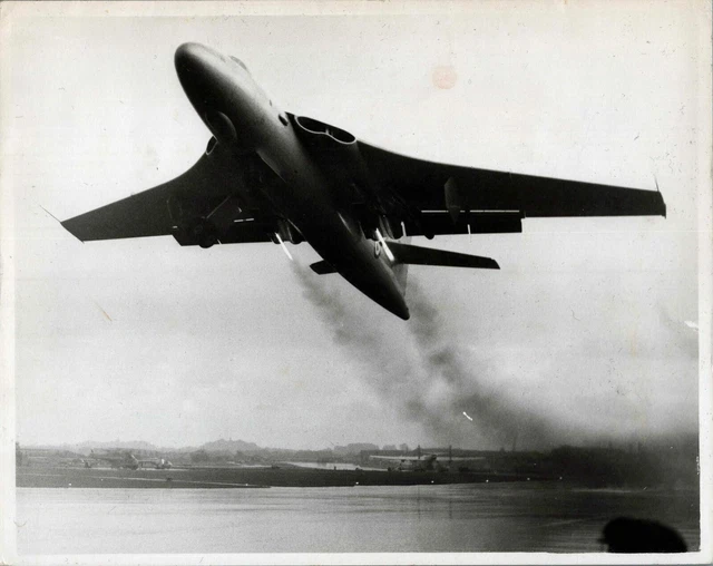 VICKERS VALIANT SUPER Sprite Rocket Engine Original Vintage Press Photo ...