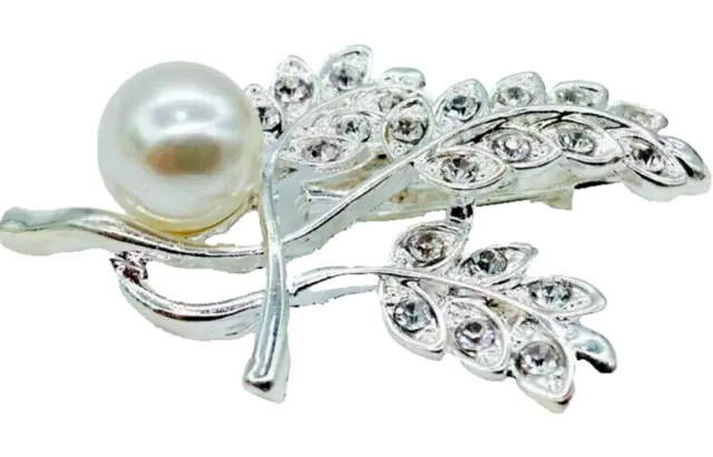 New = Diamante "22 X Crystal/Single Pearl" Brooch   (Free Postage = In The U.k.)