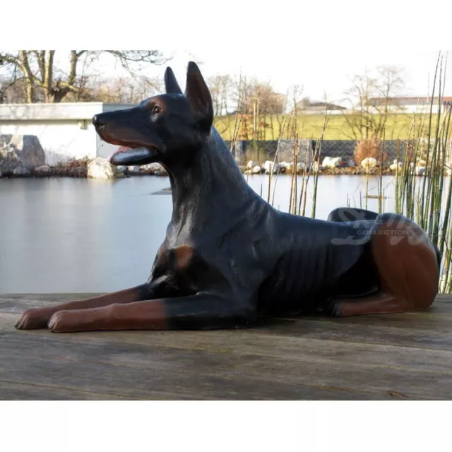 DOBERMANN lebensgroß 90 cm liegend HUND Hundefigur Garten Deko Tier Figur Statue 3