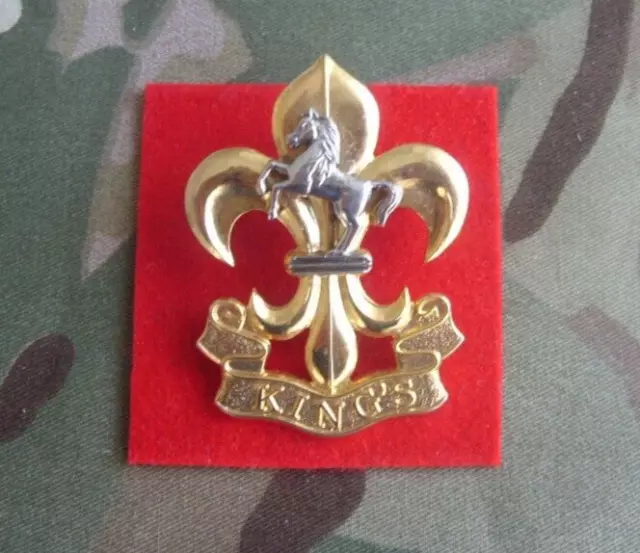 The King's Regiment Cap Badge & Beret Backing - Infantry   Metal Badge  Kingo