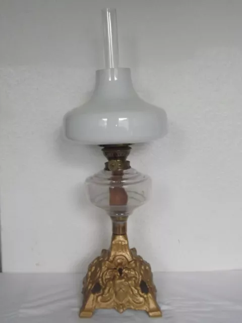 Dekorative Alte Petroleumlampe Aus Metall Und Glas #9150