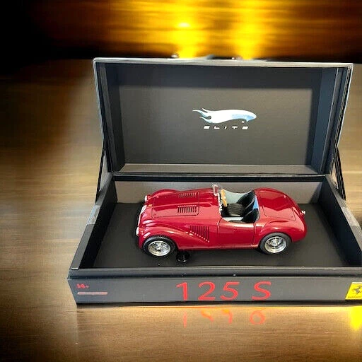 Hot Wheels Ferrari F40 Competizione HYW59 HW Exotics 4/5 Carte courte rouge sous licence Ferrari Mattel 2025 1:64