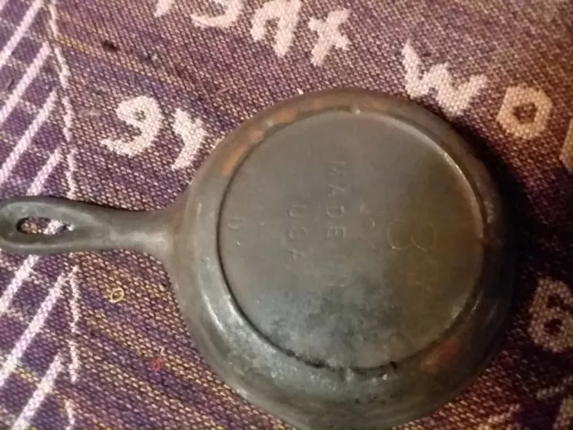 Small Number 3 Sk Made In U.s.a. Cast Iron Skillet 2