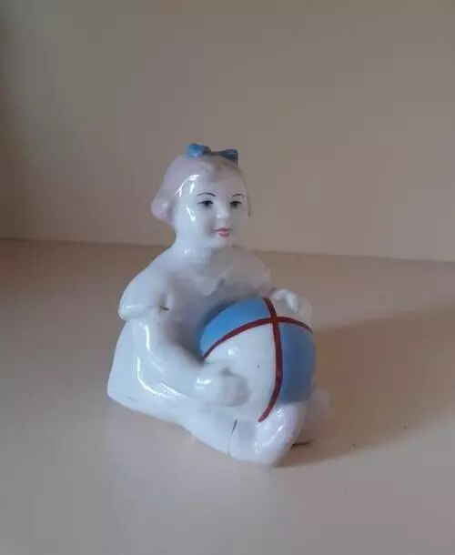 Chica con una pelota soviética ucraniana URSS figura de porcelana rusa...