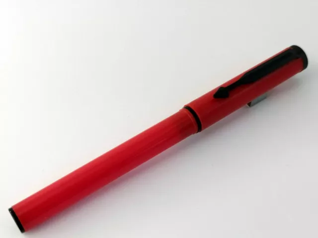 Parker Beta Standard Roller Bolígrafo Bolígrafo Cuerpo Rojo nuevo suelto