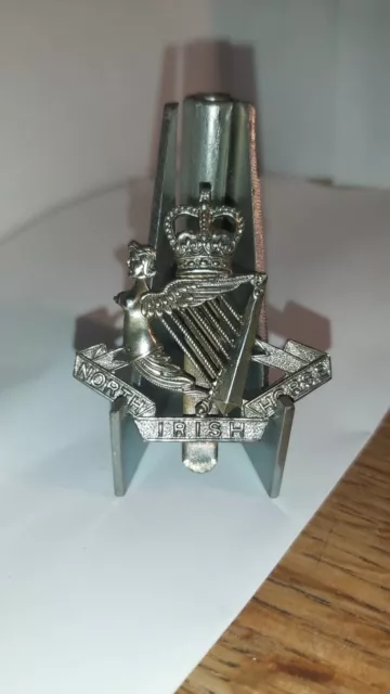 North Irish Horse Regiment Metal Cap Badge Queens Crown