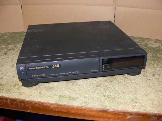 Ancien magnétoscope VHS GOLDSTAR ￼￼￼modèle GHV-3031LC Vendu en l'état pour  pièce
