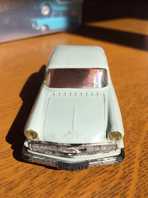 NOREV 1/43 OPEL Kapitan Les Miniatures De Norev N 64 Bon Etat Ancien
