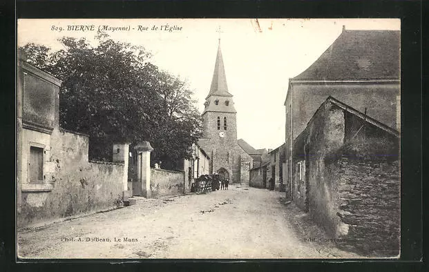 CPA Bierne, Rue de l´Église, vue de la rue 1924