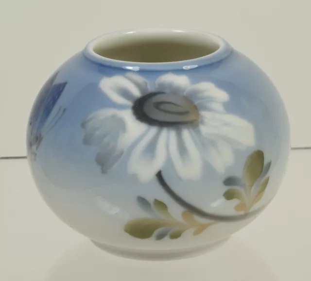 Very Pretty Royal Copenhagen Vase ~ #2688/42A Schmetterling & Gänseblümchen ~ c1960
