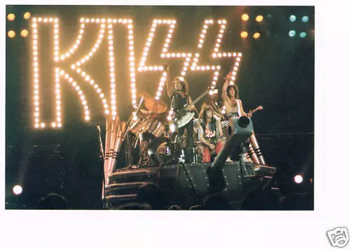 THREE for PRICE of ONE > KISS HIGH QUALITY GLOSS POSTCARD, FREEpp>MINT CONDITION