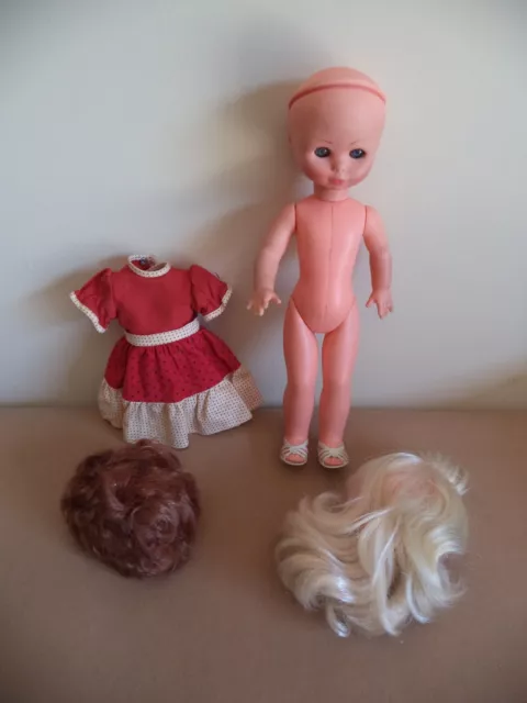 Nenuco En un paseo con la muñeca Mateo Baby con portabebés, accesorios para  bebés, muñeca de 14 pulgadas