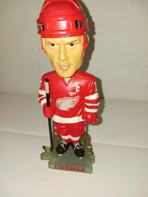 Steve Yzerman Bobblehead Detroit Red Wings Forever Collectables 2001 Limited Edi