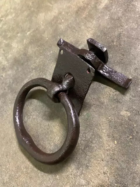 Grosse poignée de porte en fer forgé , clenche serrure ferrure