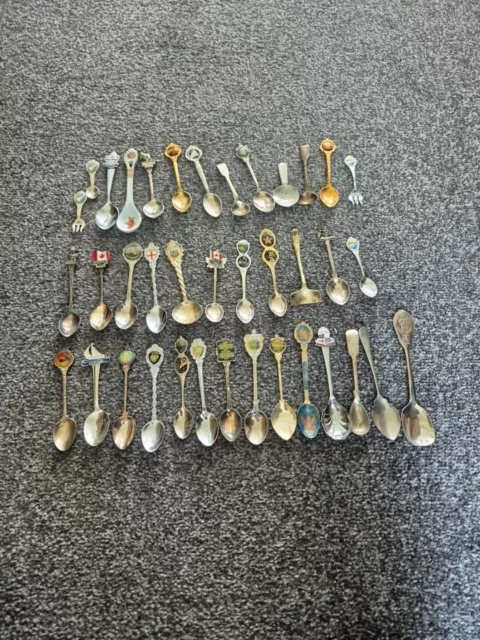 36 COLLECTOR SOUVENIR SPOONS / VARIOUS PLACES 2 Forks