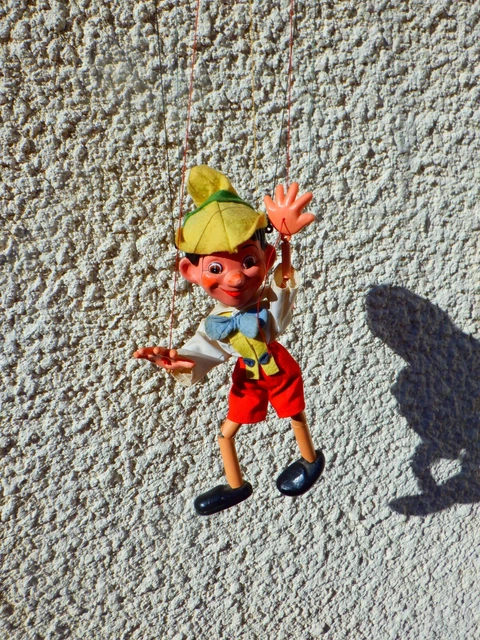 Marionnette Ancienne Pinocchio En Bois Peint - France, Années 1950-60, 6 Cordes