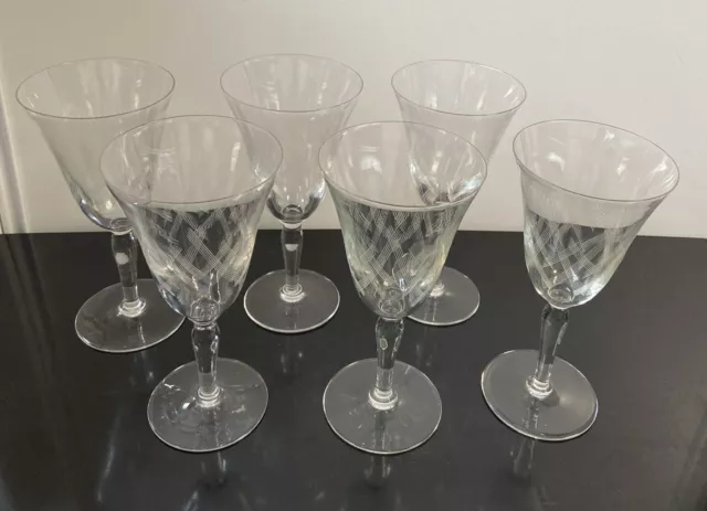 Service de 6 anciens verres à pied en verre gravé Forme Tulipe