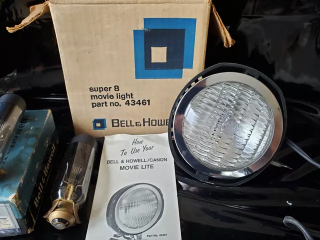 Vintage Bell & Howell Flood Lamp  Super 8 Camera # 43461 plus 3 Bulbs