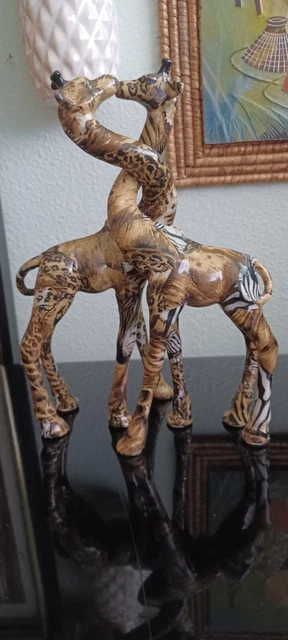 Set Of 2 Interlocking Figurine Giraffe Statues Kissing Giraffes