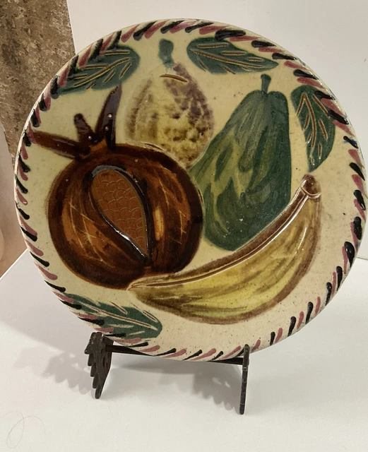 Assiette en terre cuite vernissée à décor de fruits signée collection DECO sud
