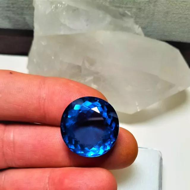 Traumhafter Swiss Blue Topas Brillantschliff  52,65 ct 23 x 23 x 12 mm