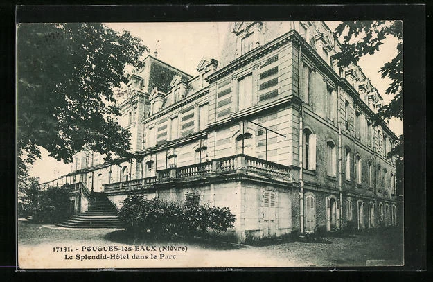 CPA Pougues-les-Eaux, Le Splendid-Hotel dans le Parc
