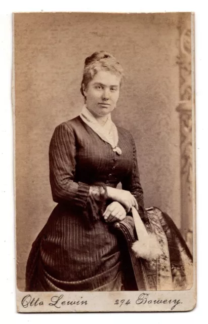 ANTIQUE CDV CIRCA 1870s OTTO LEWIN GORGEOUS YOUNG LADY IN DRESS BOWERY