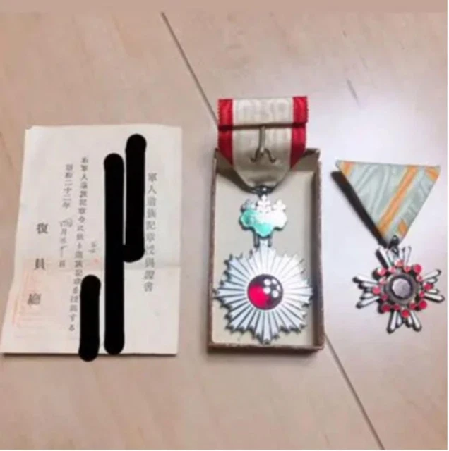 NAVY MEDAL THE Order of the Rising Sun Sacred Treasure Medal 0401 978.