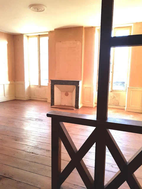 A rénover jolie maison de village en pierre, grand potentiel sans vis-à-vis 3