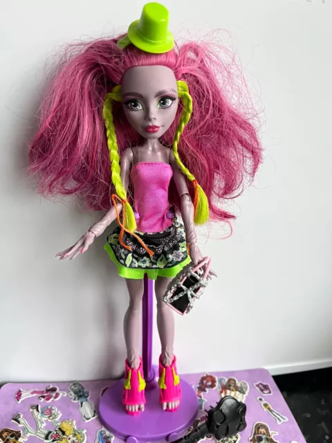 B#3 Monster High Doll Marisol Coxi With Stand, Hat Accessories  Ex Cond