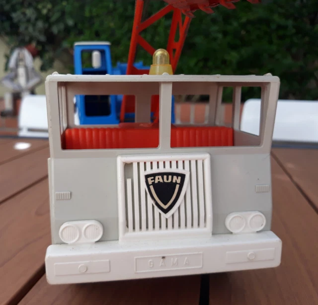 Cartoon moteur d'urgence camion de pompiers sécurité pompier échelle voiture de sauvetage