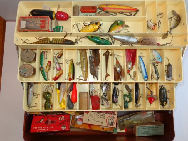 Vintage Old Pal Tackle Box Full Old Fishing Lures Heddon Pflueger Paw Paw Etc.