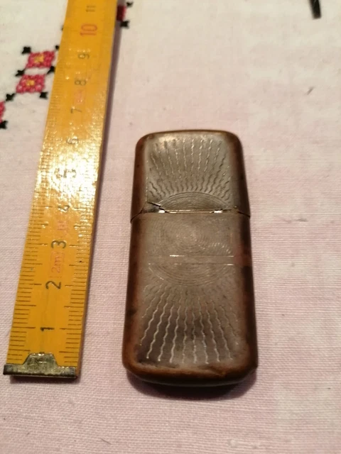 ancien briquet à essence