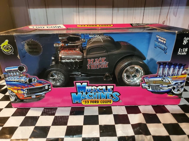 MUSCLE MACHINES 1933 Ford Hot Rod Coupe 1:18 Scale Diecast