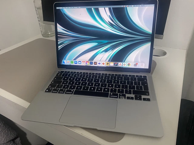 Apple M1 MacBook Air 13inch 16GB RAM, 512SSD, 8 Core CPU, 8 Core GPU, Grey