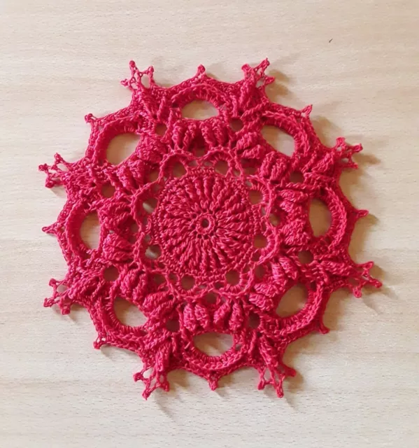 kleines Häkeldeckchen, Untersetzer, Baumwolle, gehäkelt, rot, Handarbeit