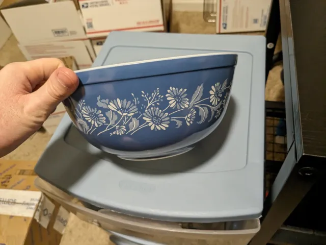 Vintage Pyrex 403 Colonial Mist 2.5 Qt Blue White Floral Mixing Bowl Milk Glass