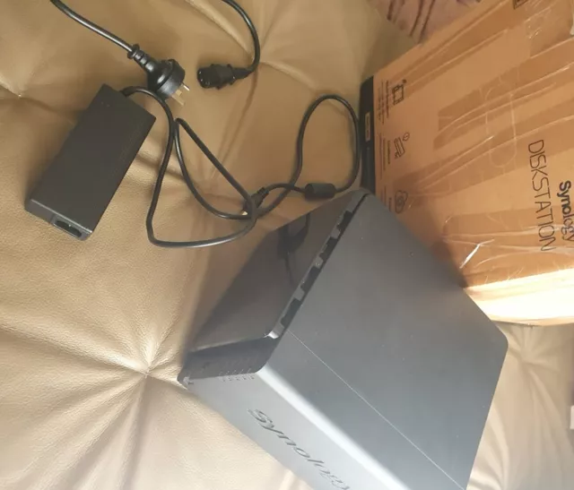Synology DS414 NAS disk station external storage server