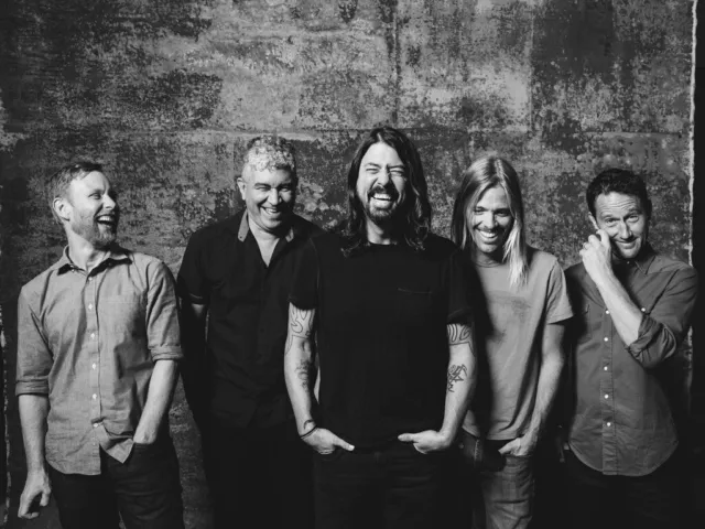 V7852 Foo Fighters Smile Super Rock Band Group Music BW WALL POSTER PRINT UK